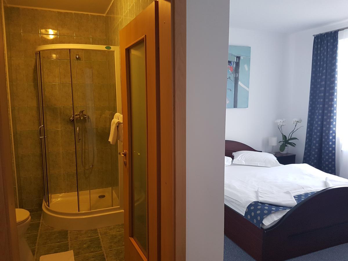 Yasmine Hotel