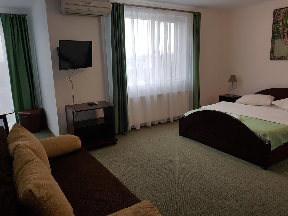 Yasmine Hotel